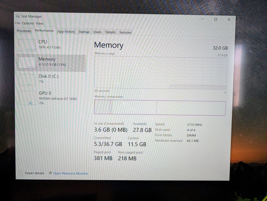 Компютър Intel (R) core (TM) i3-10100 CPU  3.60 GHz 32 RAM NVIDIA