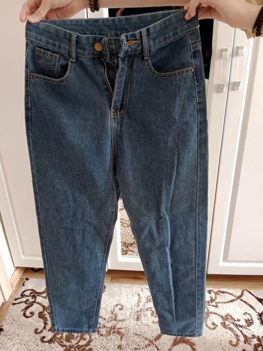 Продам подростковые джинсы на девочку