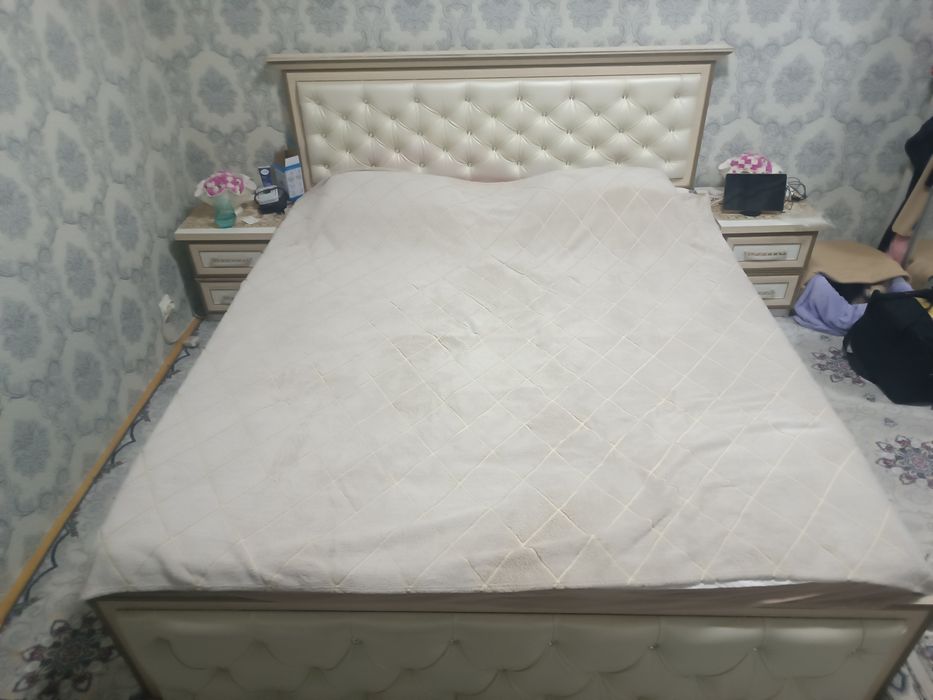 Кровать двухспальная сотилади