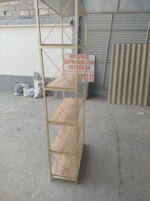 Мебел из лифта. Стелаж