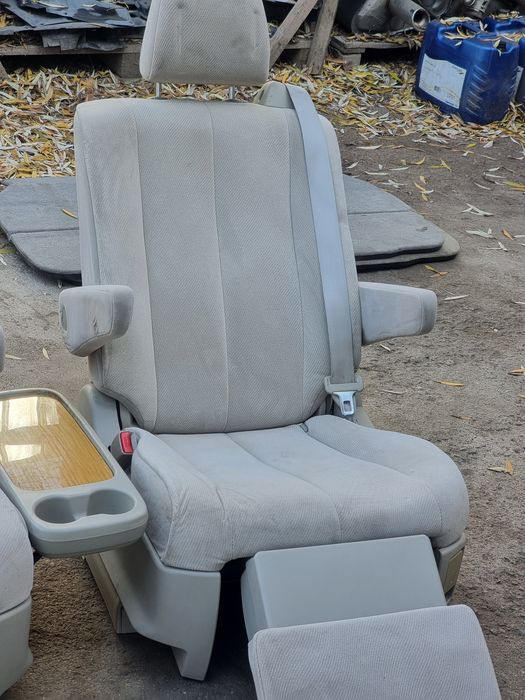 Сиденье на Toyota Estima 2008 год.