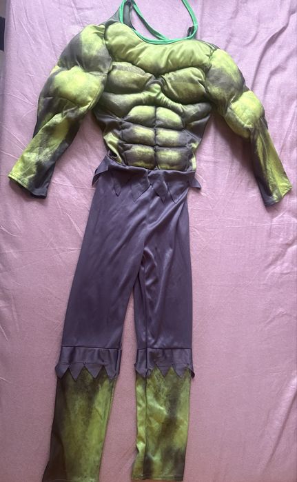 Costume supereroi. Pret / bucata