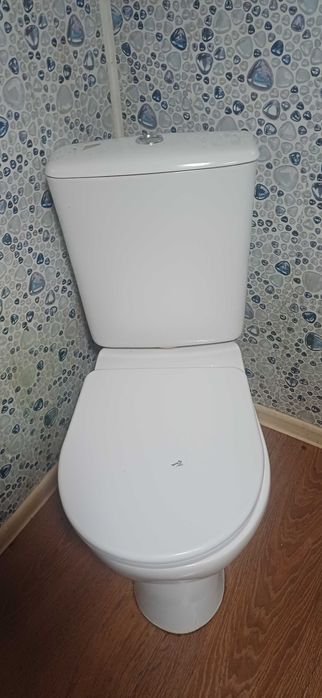 Продам унитаз с бочком