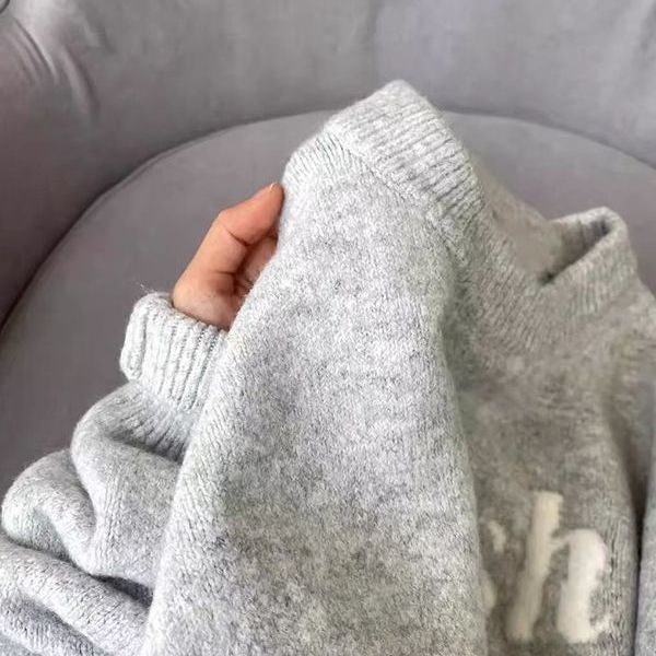 Свитер серый женский