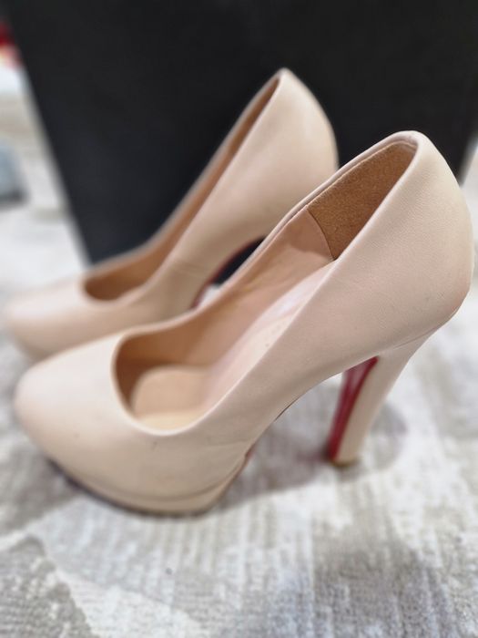 Продам туфли на высоком каблуке