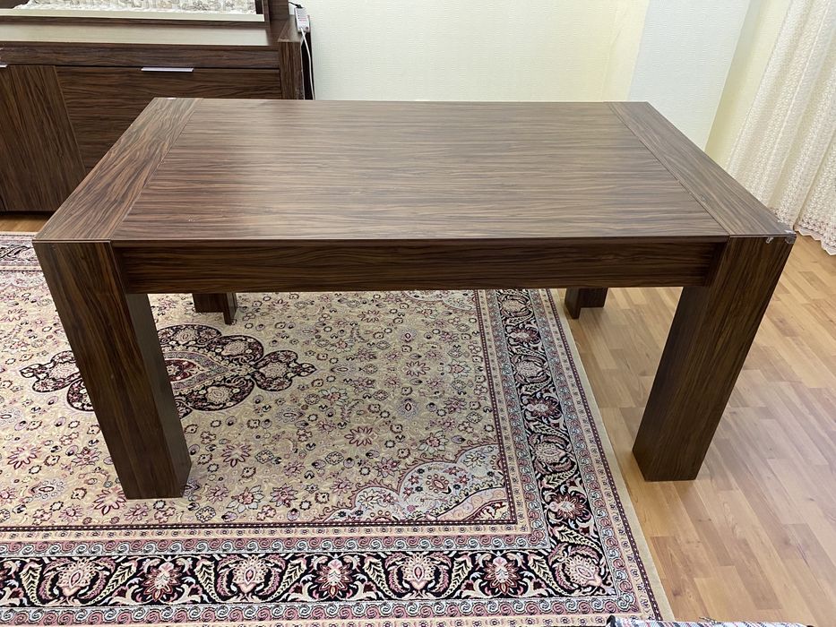 Стол для гостиной.