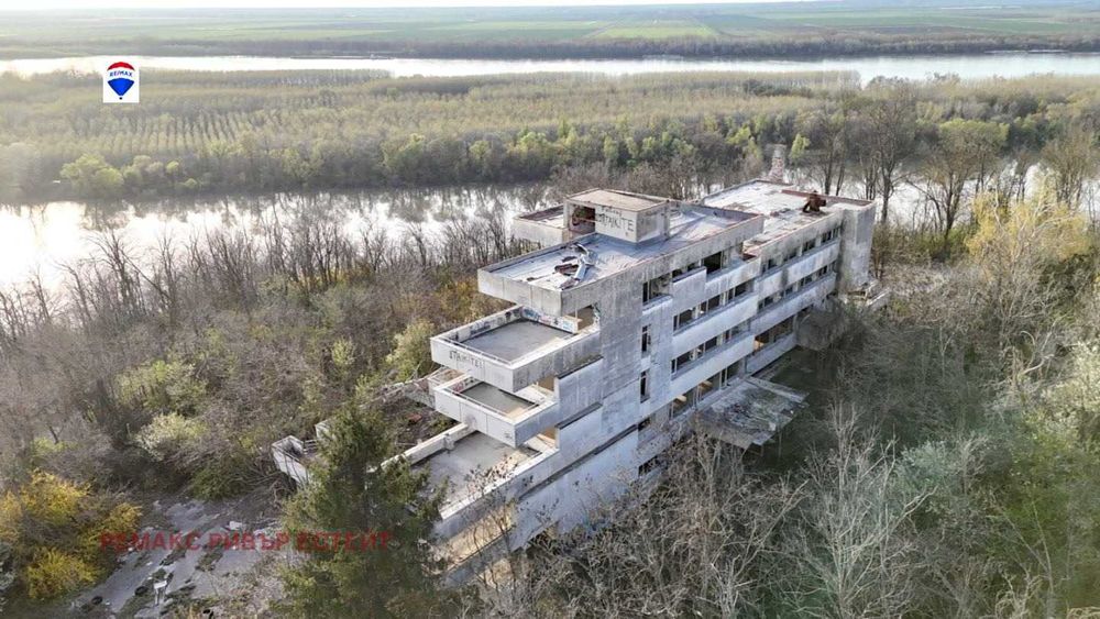 Продава се Хотел в Русе, Долапите - 2317 кв.м за 145 €/кв.м - Снимка #12