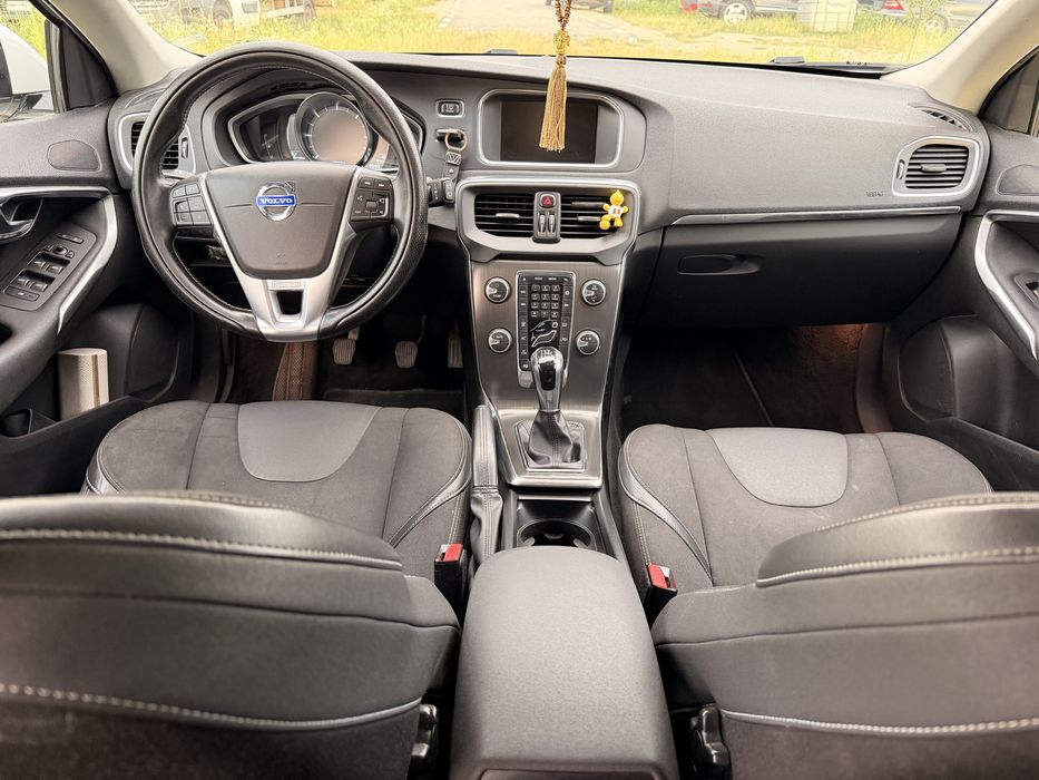 Volvo V40 2.0 d , R-design, 190cp , euro6