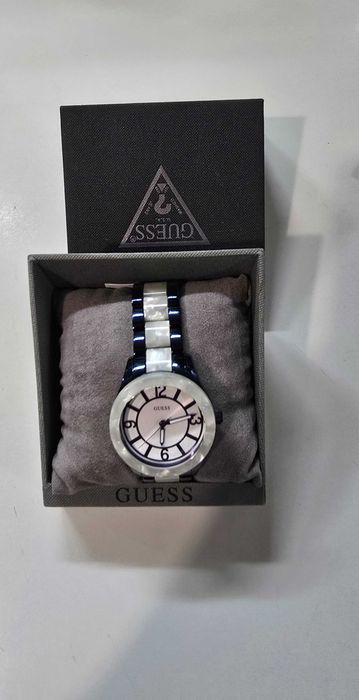 Guess дамски аксесоари