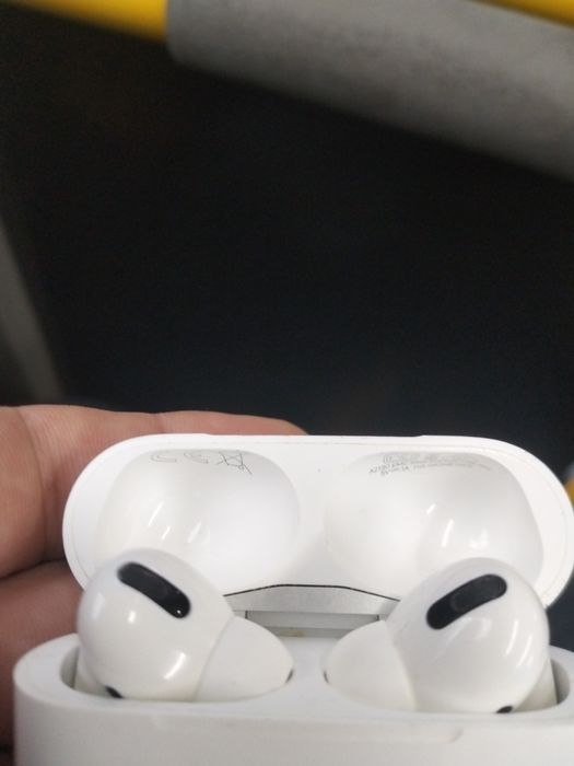 AirPods pro  оригинал, правый и кейс