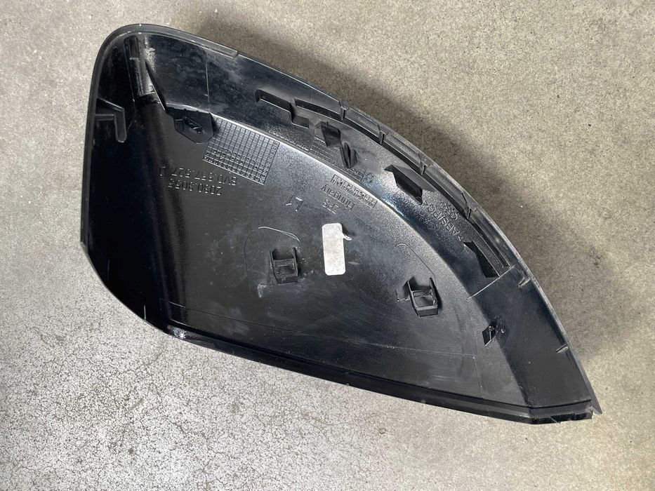 capac oglinda stanga Audi A3 8V cod 8V0857527D