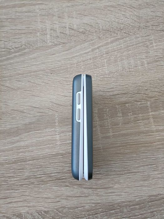 Telefon mobil pt seniori DORO L30.