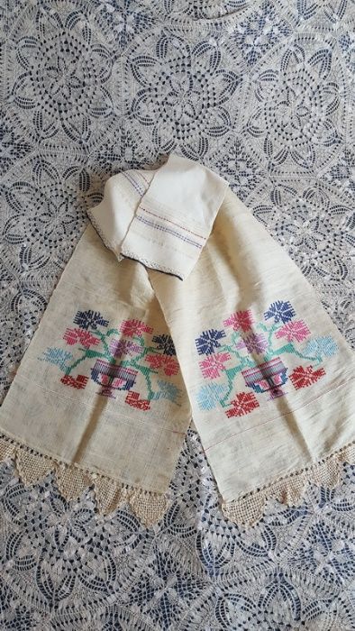 Голяма автентична кърпа с цветни бродерии и дантела месал и  тюбитейка