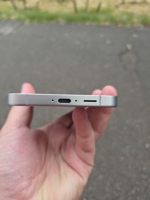Samsung S24 FE 8/256гб