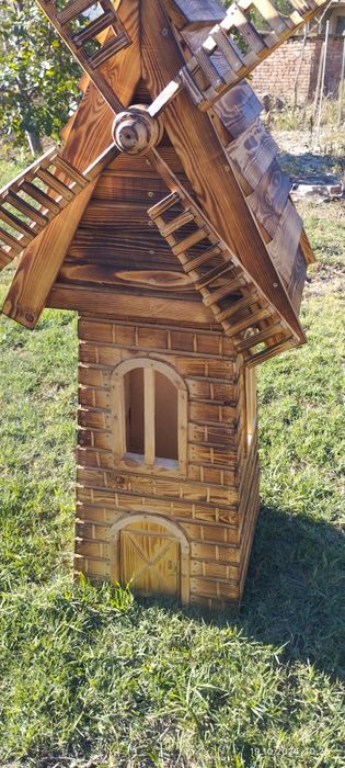 Вятърна мелница - градинска декорация