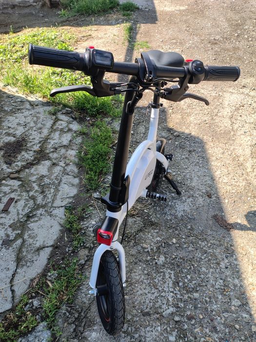 Se vinde  trotineta electrica v30 pro viteza maxima 25km/h , Noua.  0743905026. Se mai vinde și bicicleta electrica folosita o singură dată  preț 1500