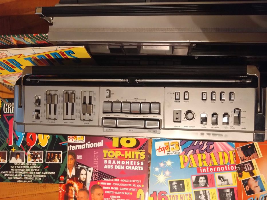 SHARP Gf 9494X /la 230V AM/FM radio tape recorder