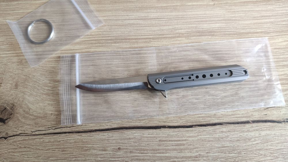 Джобно ножче с титаниева дръжка