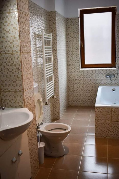 Închiriez apartament două camere Florești