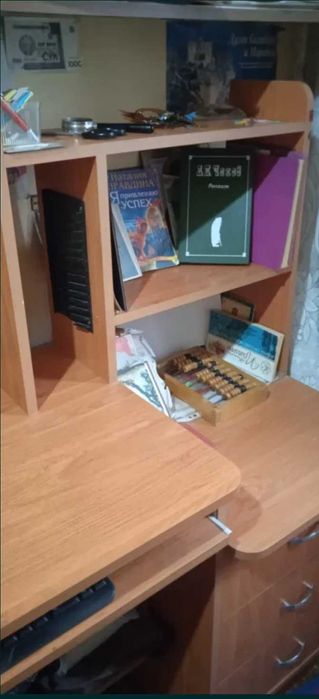 Бронь до 31.12. Компьютерный стол с выдвижными ящиками