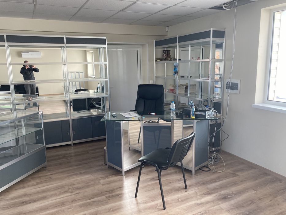 Витрини и стелажи/ оборудване за магазин