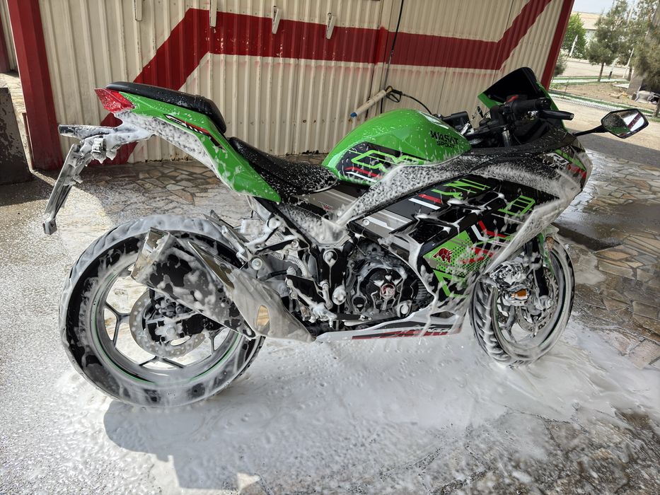 yashil rangli 250 kubali kawasaki Ninza xitoy varianti sotiladi.