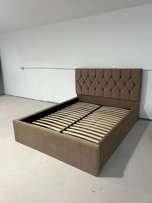 Paturi tapițate de vânzare