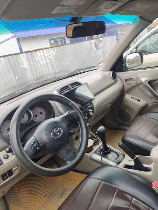 Тойота Раф 4 2005 года