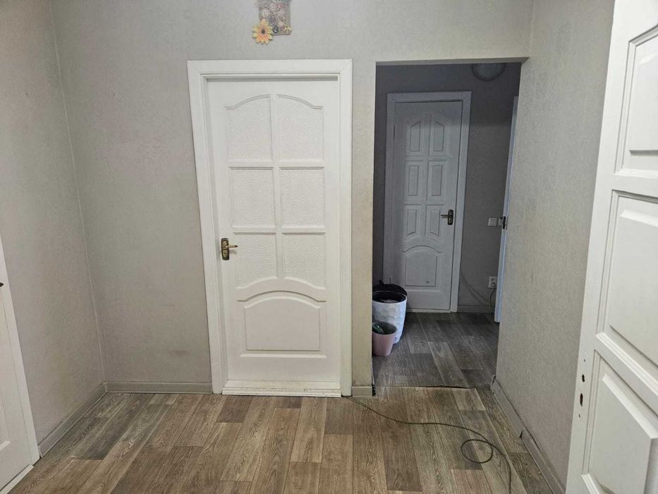 Продам 3 комнатную на 8 микрорайоне