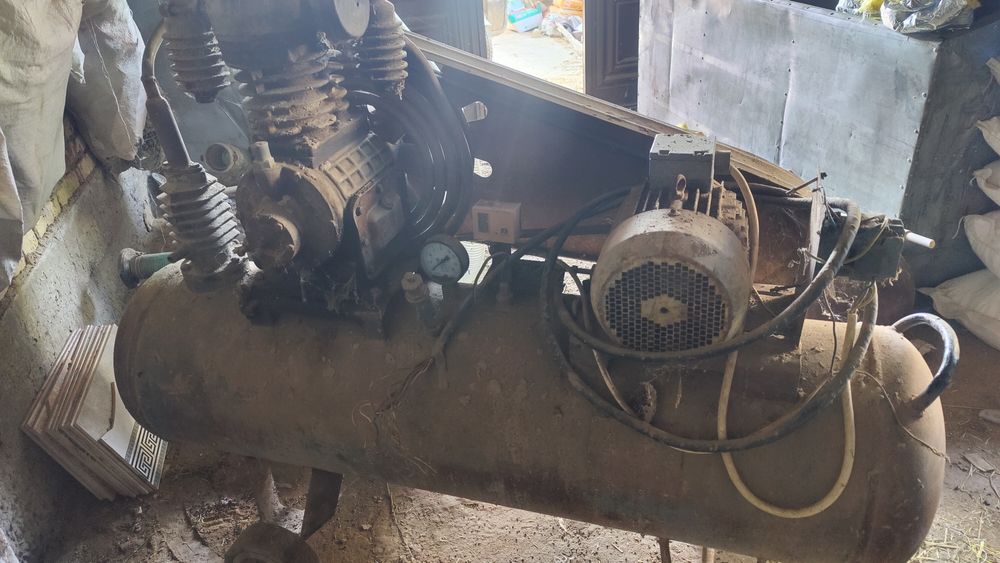 200L sanoat kompressori sotiladi (remenli, 2 silindrli)