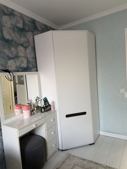 Продам шкаф угловой