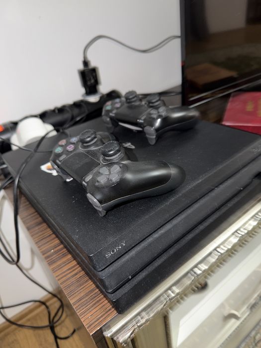 PS 4 pro 1 TB установлен Fortnite