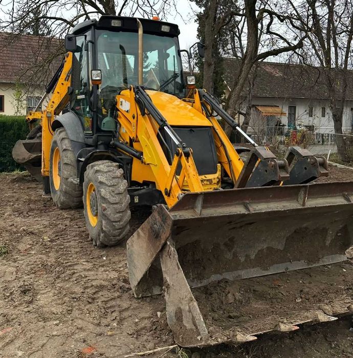 Buldoexcavator JCB 3CX inchiriat