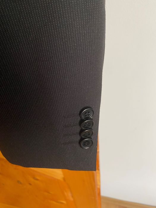 Мъжки костюм в черно