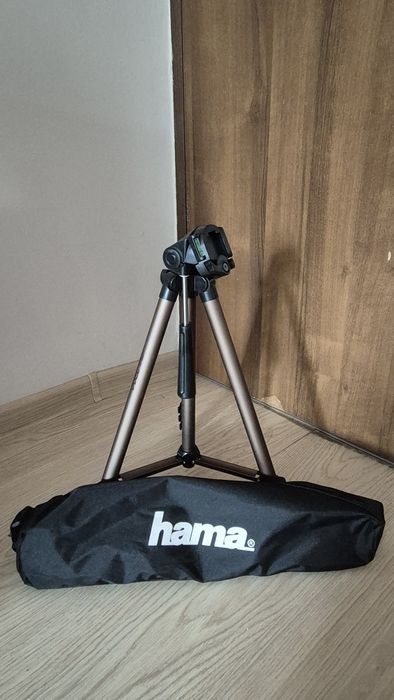 Aparat foto DSLR - Canon EOS  2000D