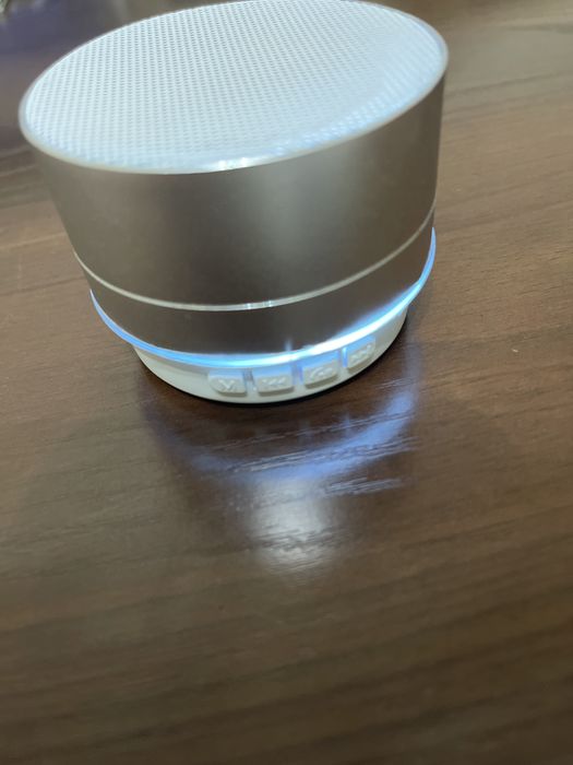 продаётся хорошая колонка с чётким звуком