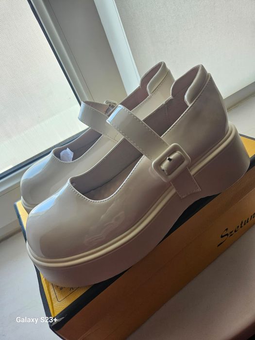 Туфли бежевые новые