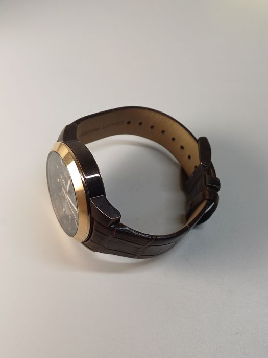 Часы фирмы Kenneth Cole