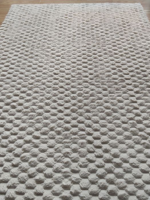 Vand doua covoare la fel