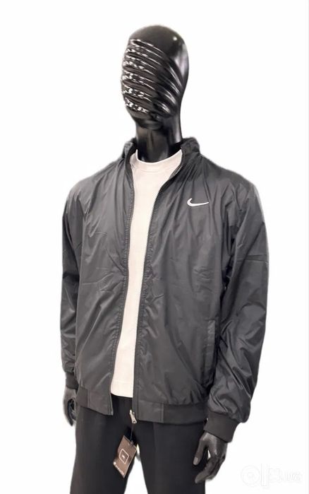 Ветровка мужская L-XL. NIKE.
