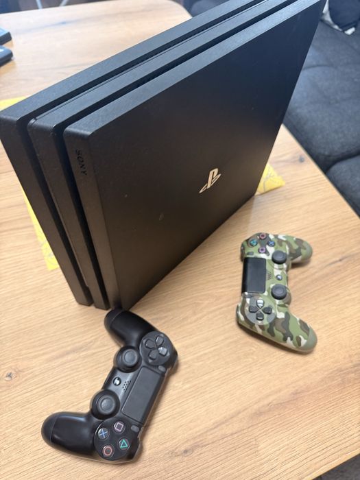 Плейстейшън 4 про PS4 PRO