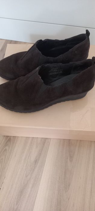 Продам туфли осенние коричневые