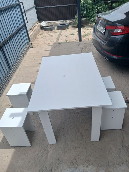 Продам стол со стульями новый