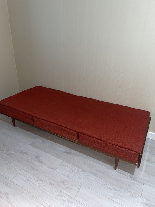 Продам кровать с матрасом 83*200