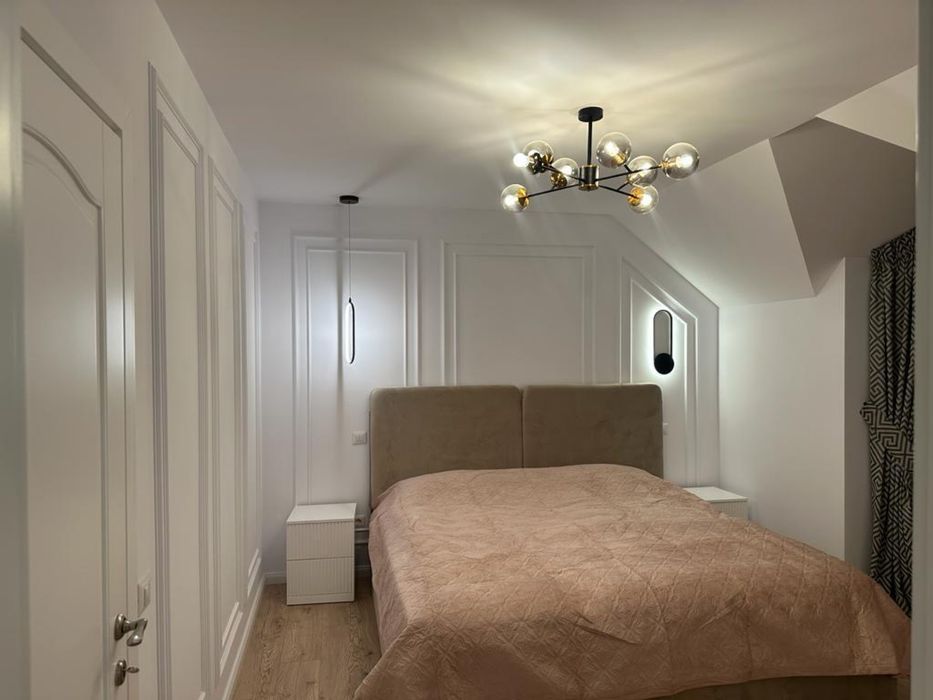 Vand apartament Zamca (casa de pensii )