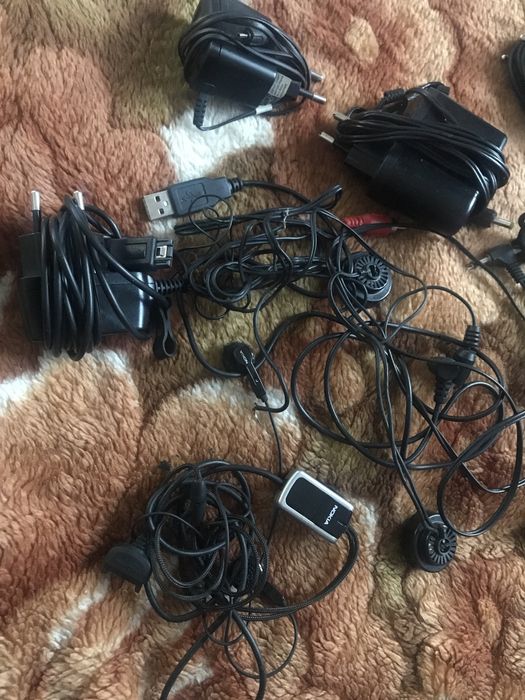 Продаю шнуры и зарядки