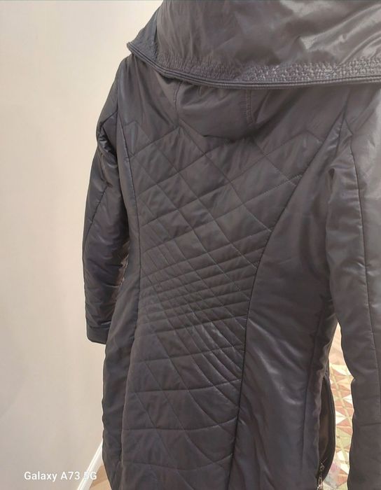 Продам куртку с капюшоном