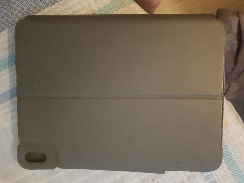 Logitech slim folio pro за Ipad pro 11