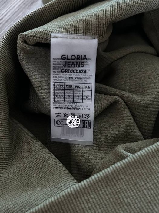 Спортивные шорты цвета хаки