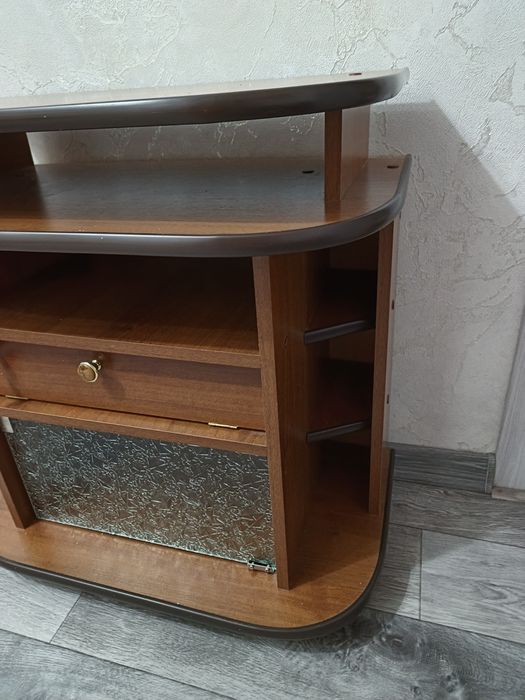 Продам тумбочку.